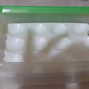 Deviled egg container